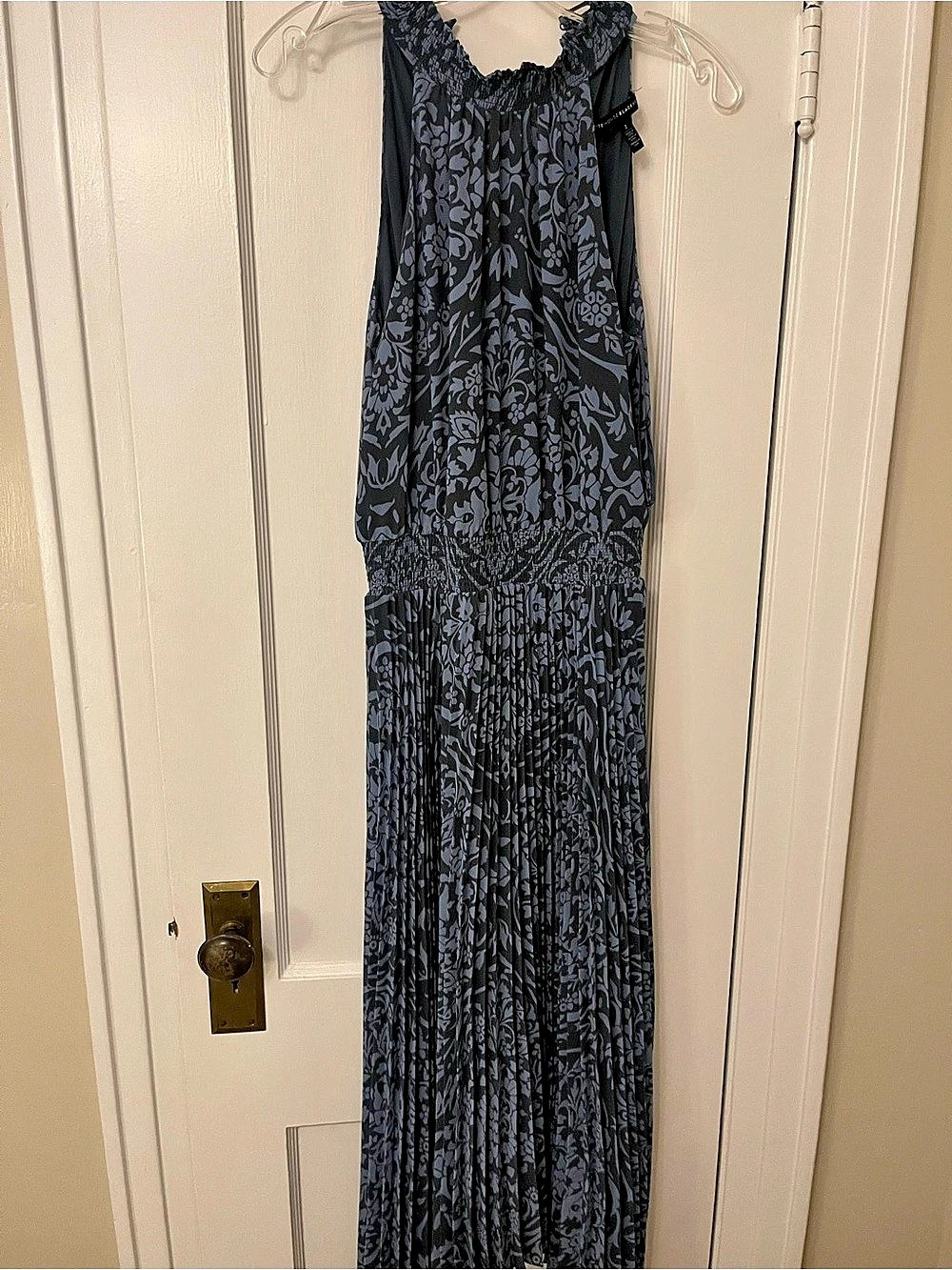 HOUSE BLACK MARKET Floral Pleated Maxi Dress in Blue floral Size 2 Like New